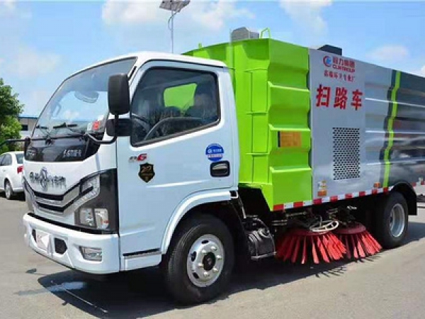 東風(fēng)多利卡國(guó)六5方掃路車(chē)
