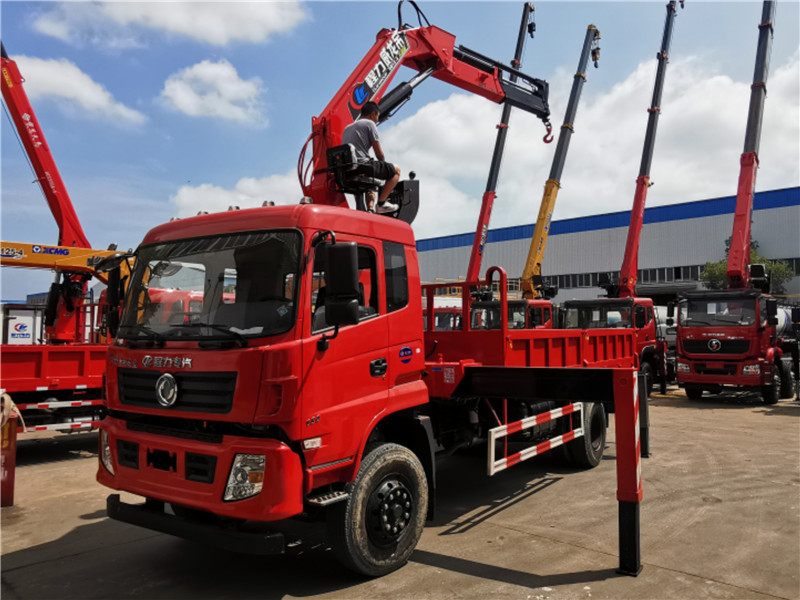 東風(fēng)單橋折臂12噸隨車吊