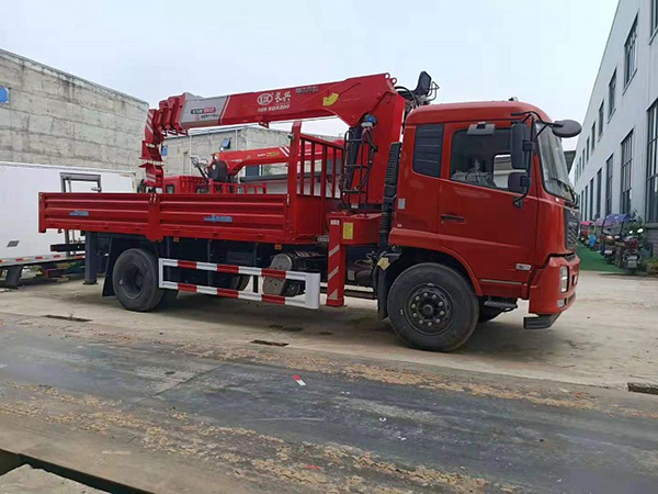 東風(fēng)天錦國六單橋隨車吊，上裝8噸各類吊機